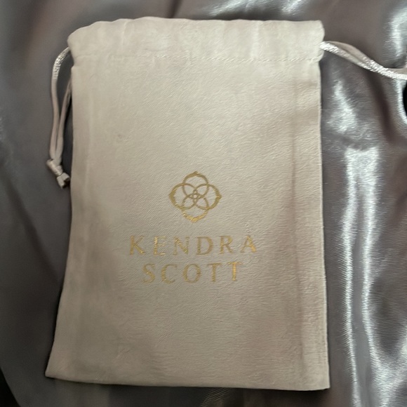 Kendra Scott Double Layered Heart Necklace - Picture 4 of 4